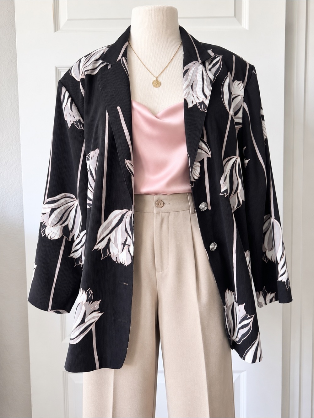 Vintage Maggie Sweet Floral Blazer Jacket Black Pink Tulip Print